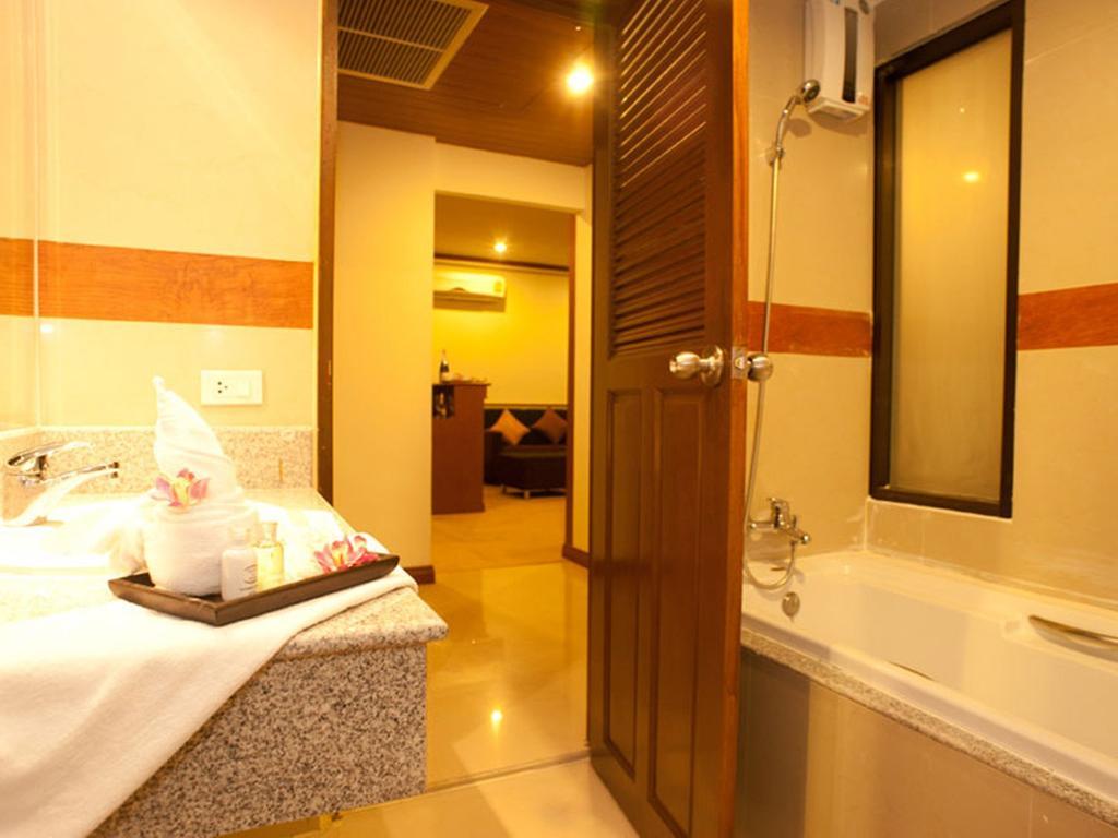Hansa Venetian Hotel Hat Yai Room photo